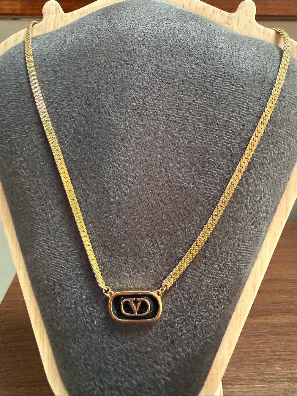 VTG Valentino Garavani Ovalette logo-pendant necklace